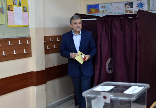 11. Cumhurbaşkanı Abdullah Gül Oyunu Kullandı